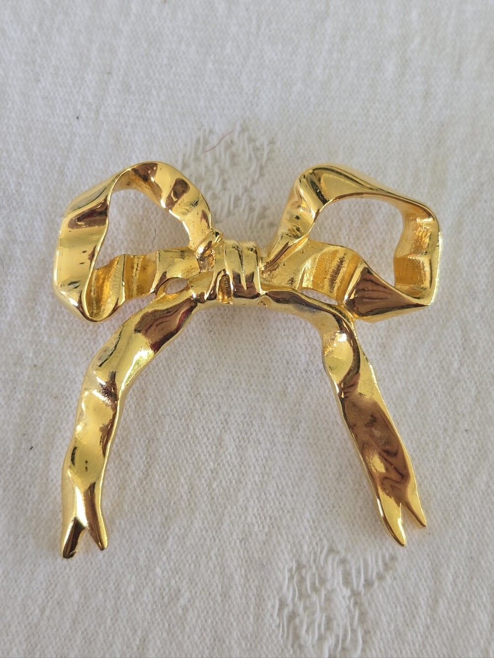 Vintage Gold Bow Brooch - Elegant Women Jewelry